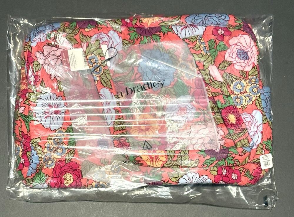 Vera Bradley Vibrant Gardenias Weekender Travel Bag Pink Multicolor Quilted Tote